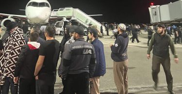 Hundreds Converge on Russian Airport in Antisemitic Protest Following Arrival of Israeli Plane