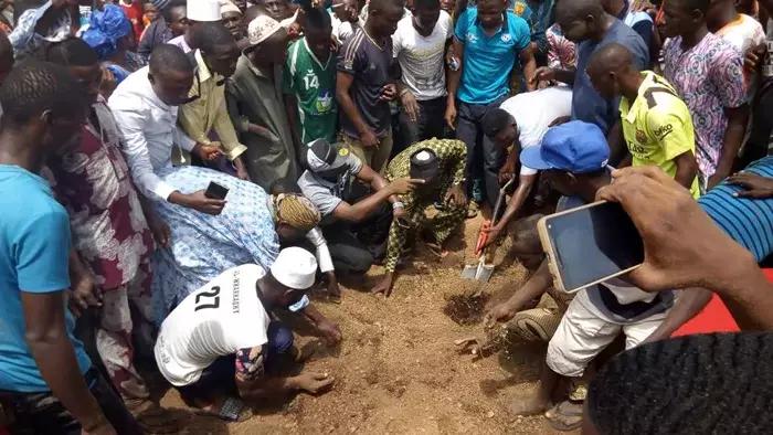 Senator Isiaka Adeleke buried amid tears