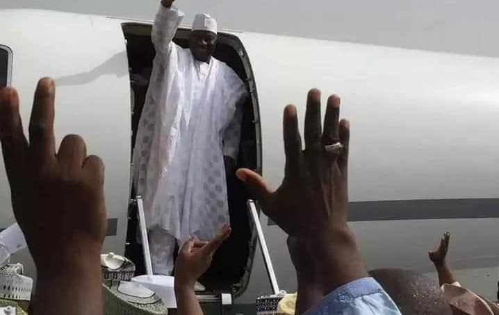 Goodluck Jonathan received by a mammoth crowd in Kano