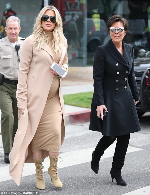 Pregnant Khloe Kardashian 'Is Having Major Sleeping Issues'