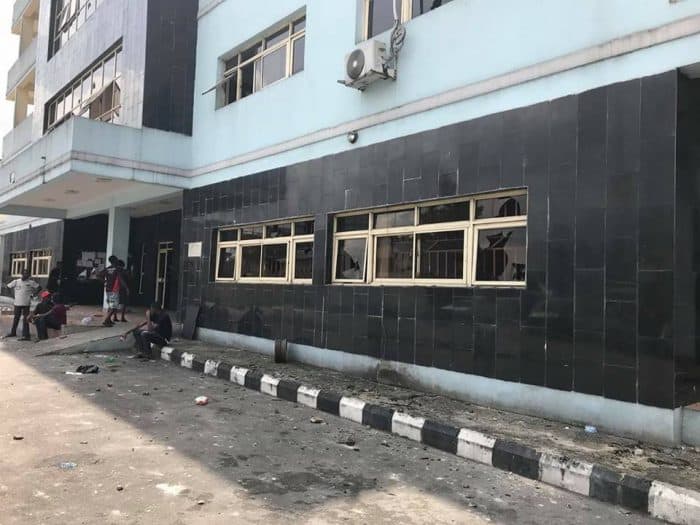 Thugs attack Rivers state high court, release Bullets