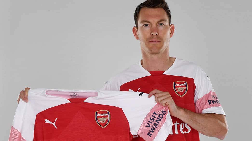 Arsenal completes first summer signing