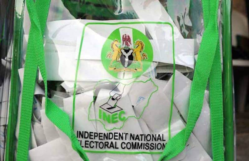 #Ekiti Decides 2018: Thugs Steal Ballot Boxes