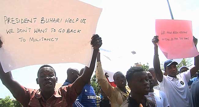 BREAKING: Youths Knock El-Rufai, Protest Killings, Kidnappings In Kaduna