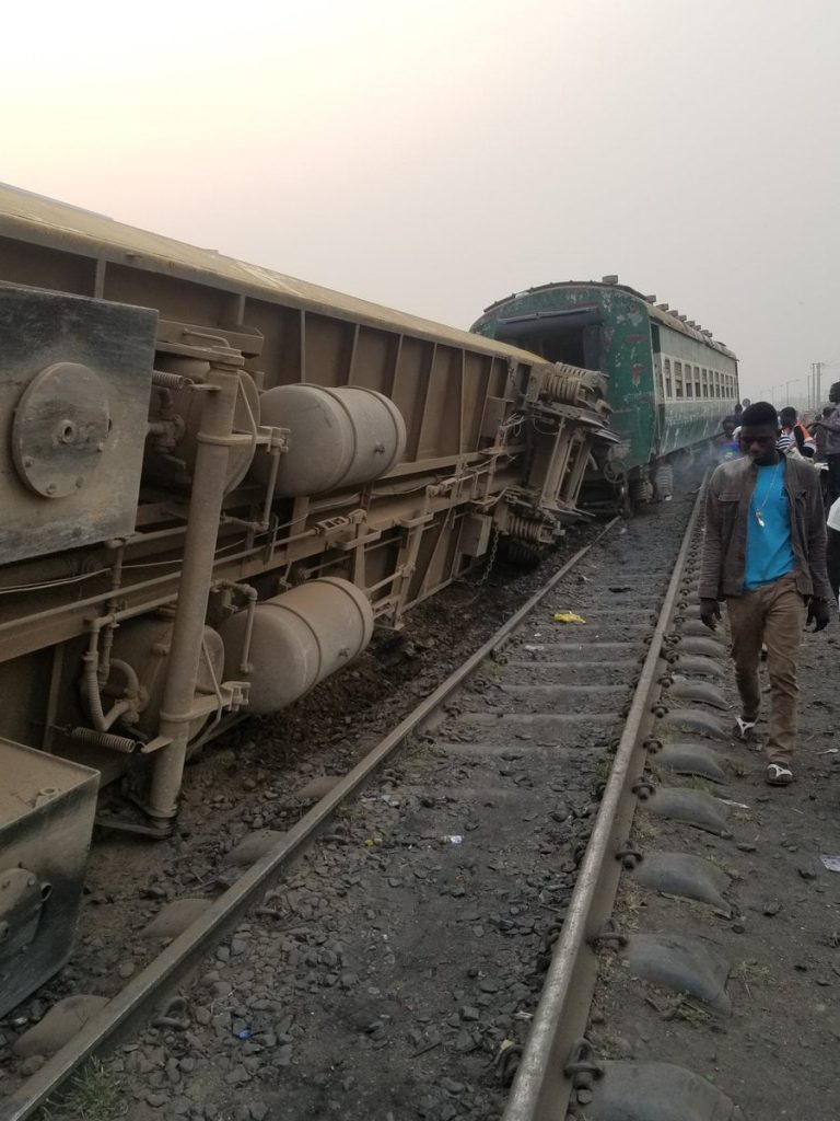 Many Injured As Train Derails In Lagos (Video/Photos)