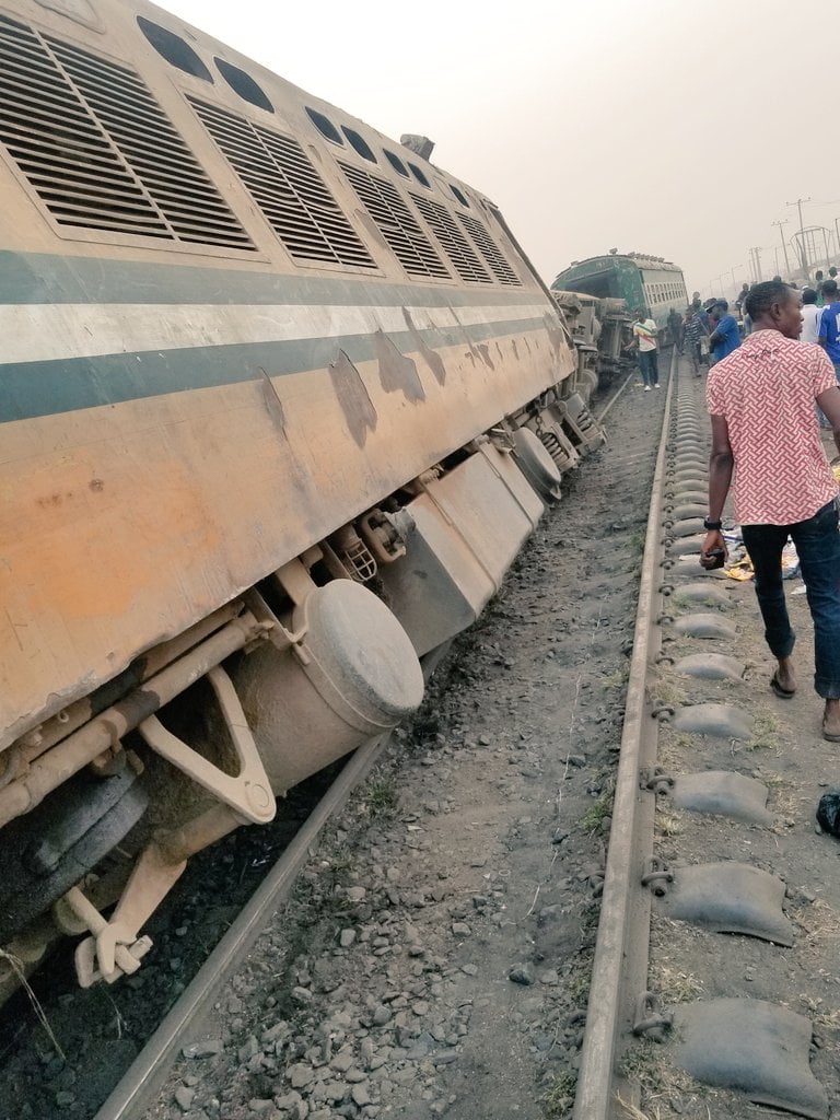 Many Injured As Train Derails In Lagos (Video/Photos)