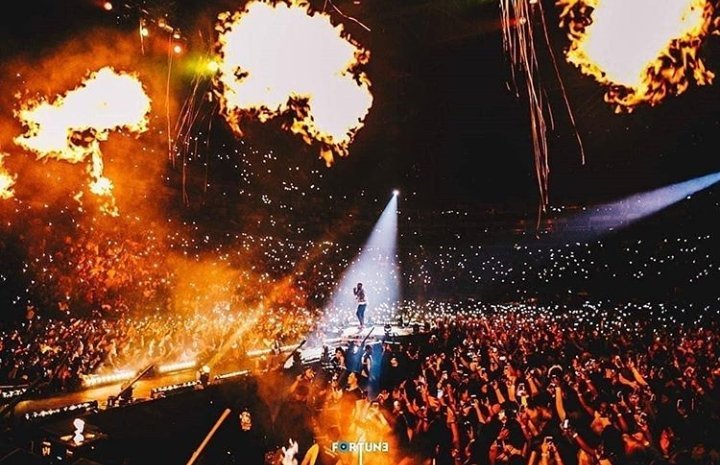 Davido Shuts Down 02 Arena (Photos/Video)