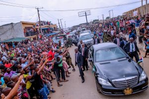 Aba Residents Shock Nnamdi Kanu, IPOB As Massive Crowd Welcome Buhari (Photos/Video)