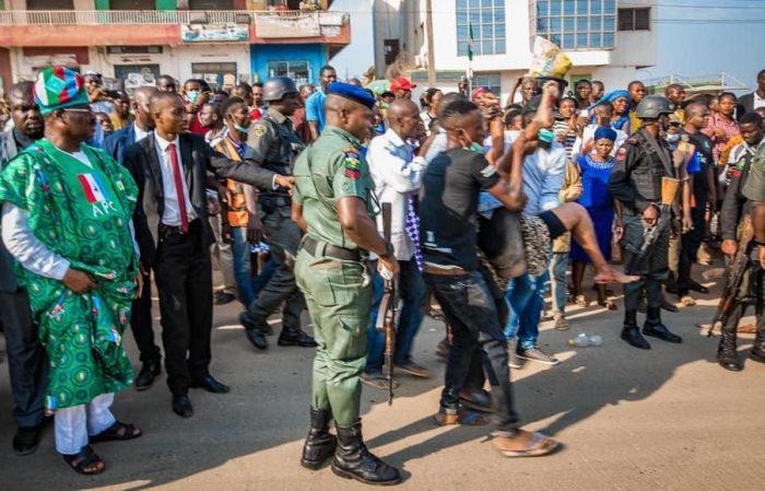 Governor Ajimobi trying to help the victims