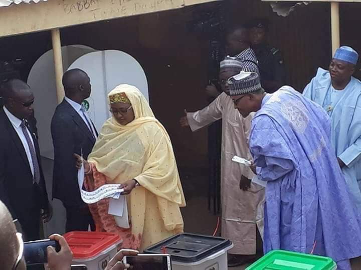 Nigerians React To Buhari Spying Aisha's Ballot Paper