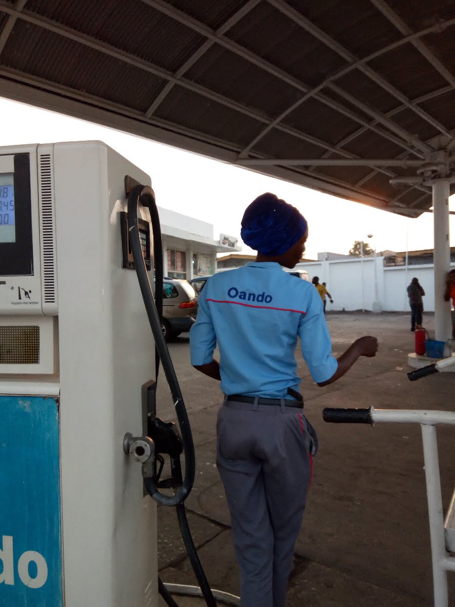 Oando Shuns IPMAN's Order, Sells Petrol At N145 Per Litre (Photos)