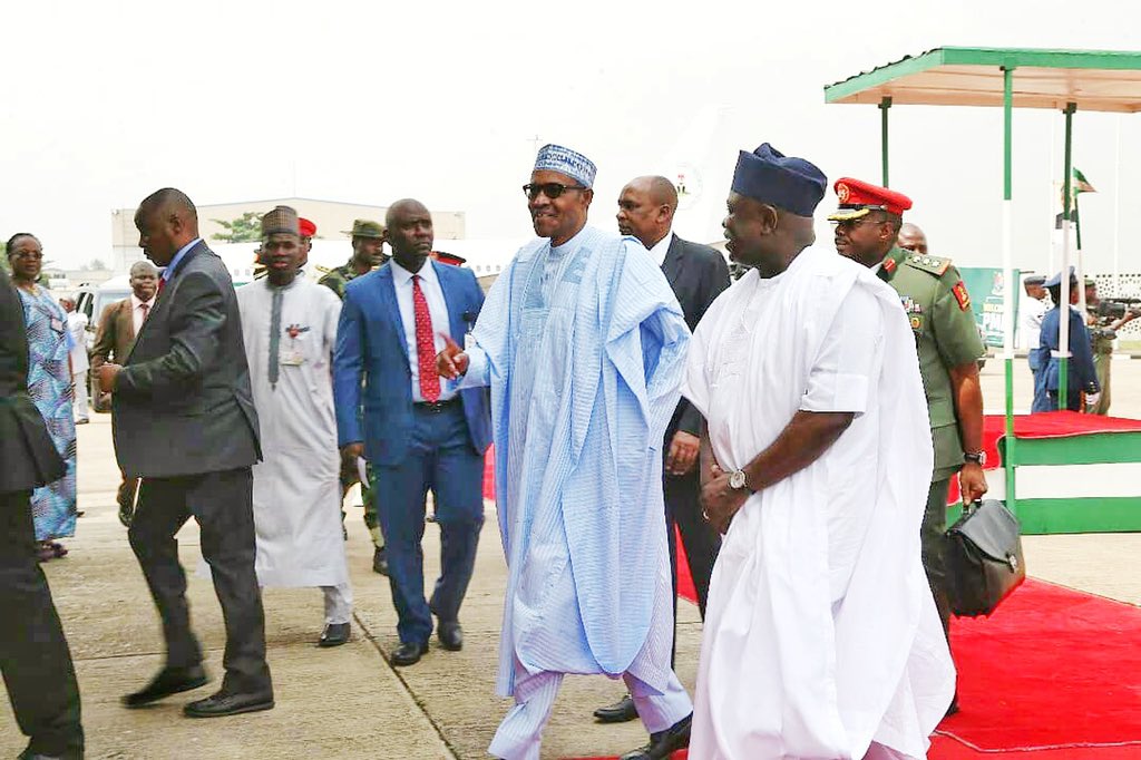 See Epic Photo Of How Ambode's Children Welcomed Buhari In Lagos