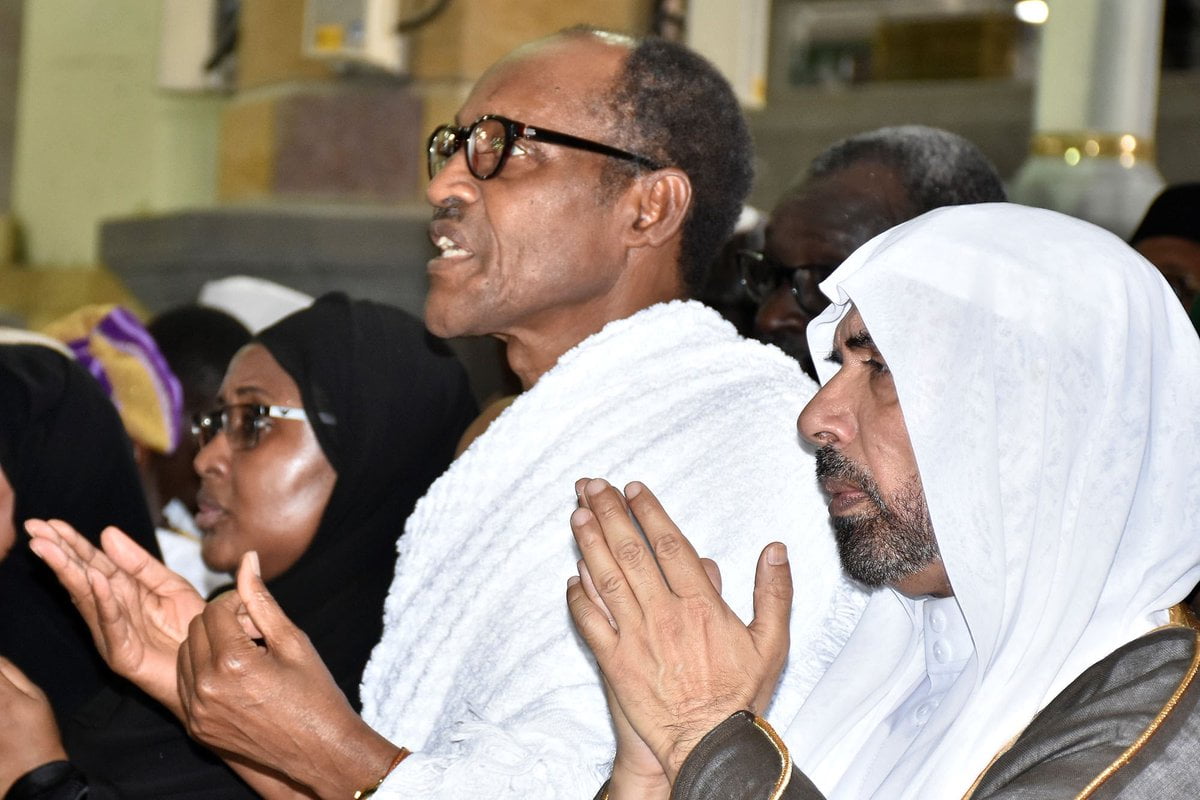 Buhari Turns Usain Bolt, Runs In Mecca (Video)