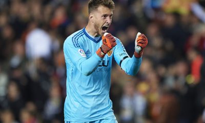 Barca signs Neto from Valencia