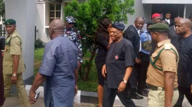 ‘Please, Don’t Handcuff Me’ — Orji Uzor Kalu Begs Prison Warders After Jail Sentence