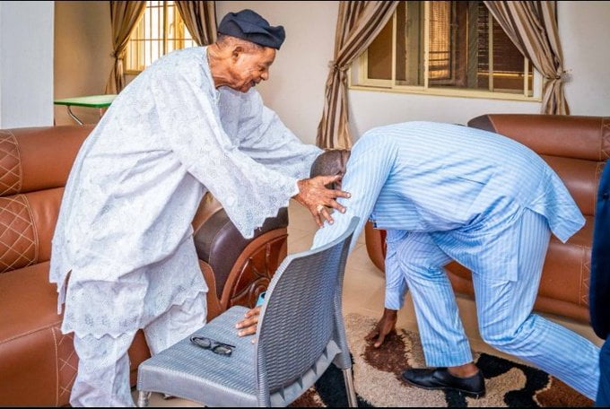 Breaking: Governor Fayemi Visits Alaafin Of Oyo After Receiving 'Powerful' Warning Letter