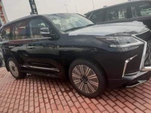 Traditional Rulers Suspended By Obiano Get New Lexus SUVs From Arthur Eze (Photos)