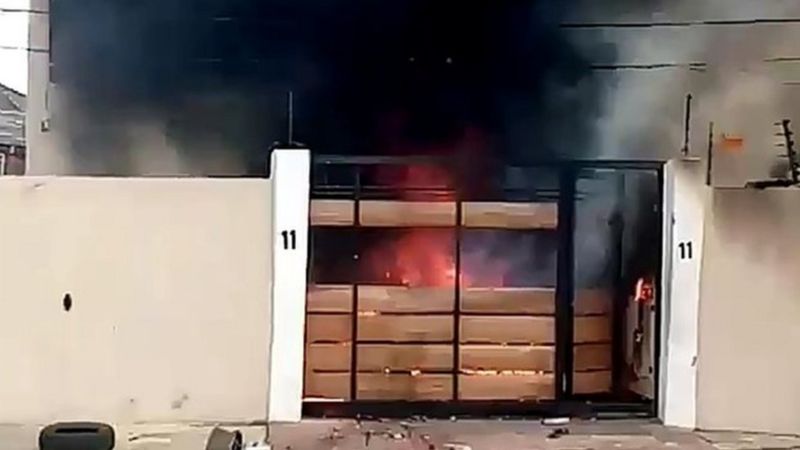 The home of Governor Sanwo-Olu's mother while on fire