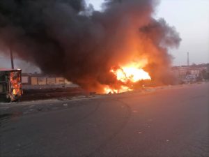 Residents Burn Two Robbers To Death in Lagos