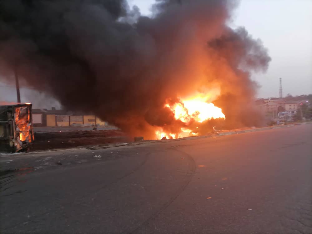 Fuel Tanker Explosion On Lagos-Ibadan Expressway Leaves 5 People Burnt To Death, Vehicles Destroyed