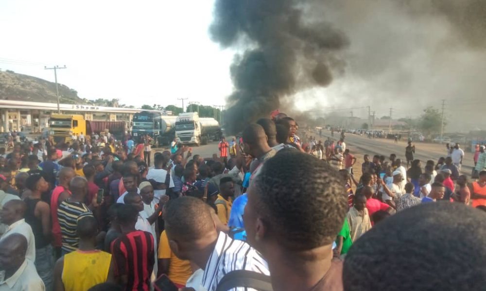 Katsina Youths Shut Highway Over Bandit Attacks