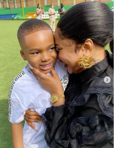 Mixed Reactions As Tonto Dikeh Gets 'No 1 Dad' Badge At Her Son's School