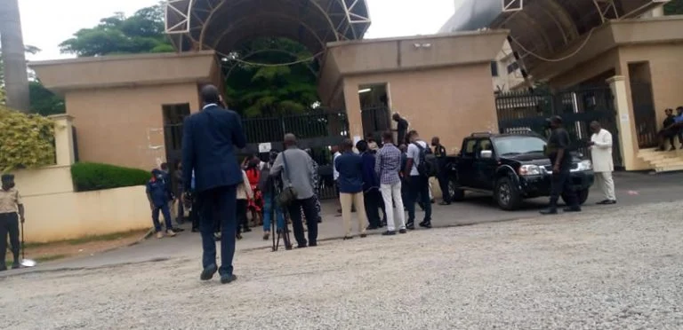 Breaking: Nnamdi Kanu’s Solidarity Lawyers Denied Access Into Courtroom (Video)