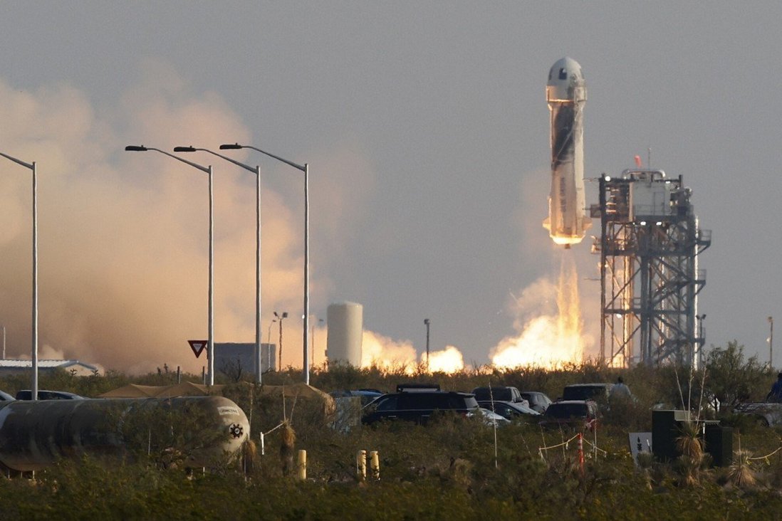 The New Shepard rocket blasts off near Van Horn, Texas on July 20, 2021. Photo: Reuters