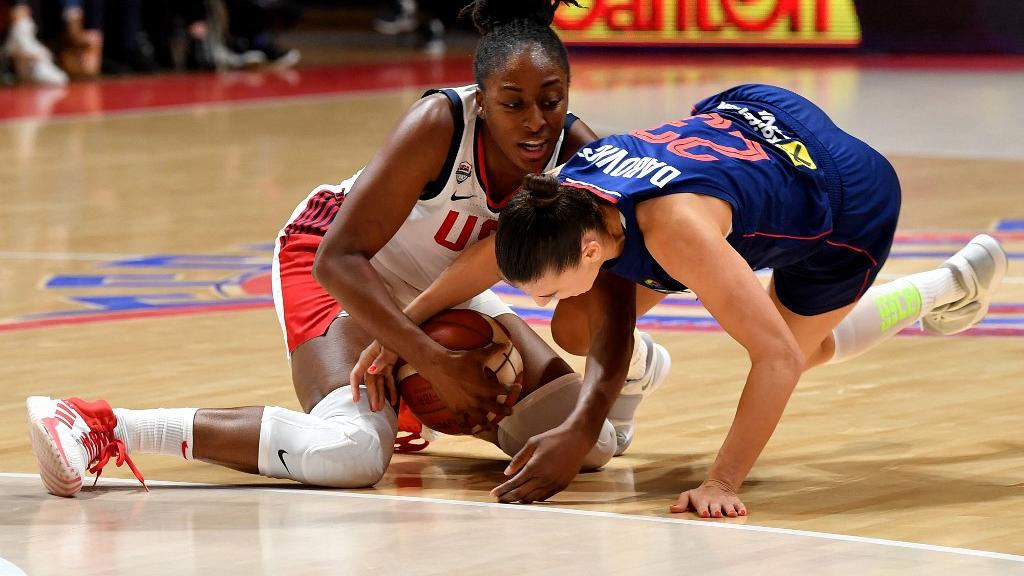 US-Nigerian Nneka Ogwumike (L) vies with Serbia's February 6, 2020.