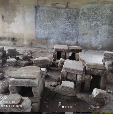 'Heartbreaking' Nigerians React To Photos From Classroom In A Community Primary School In Rivers