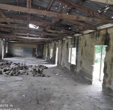 'Heartbreaking' Nigerians React To Photos From Classroom In A Community Primary School In Rivers