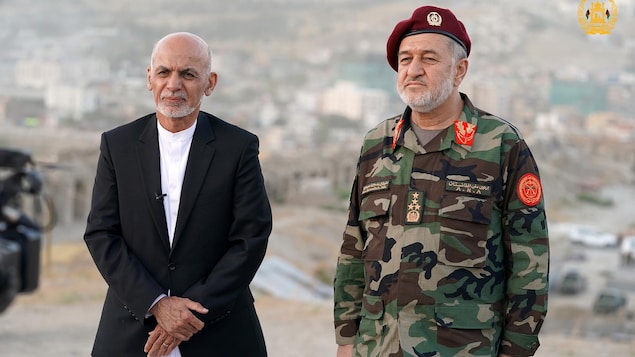 President of Afghanistan Ashraf Ghani with his Minister of Defense Bismillah Khan Mohammadi. Photo: Reuters / Afghan government