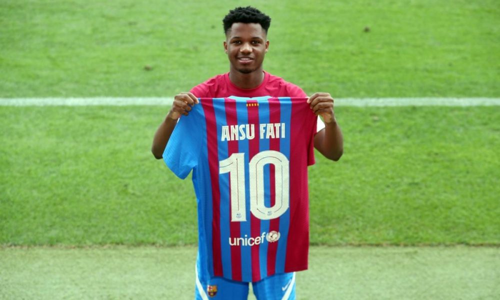 Barcelona: Ansu Fati entregó la camiseta número 10 de Lionel Messi