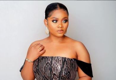 Tegga | Vee Reacts To Video Of TikToker Rubbing Garri All Over Her Body | The Paradise