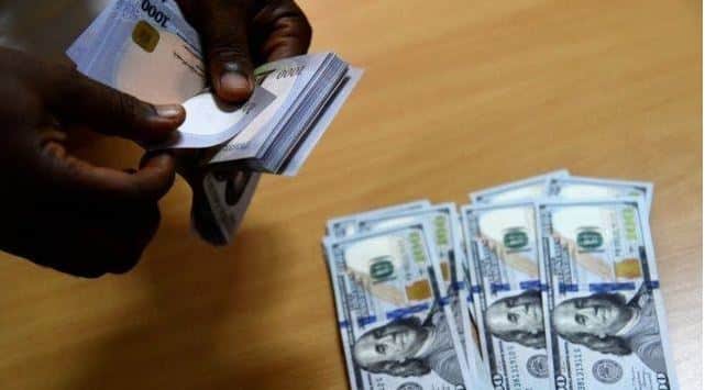 Naira Loses Against The Dollar, Falls To N1,120/$ At Black Market