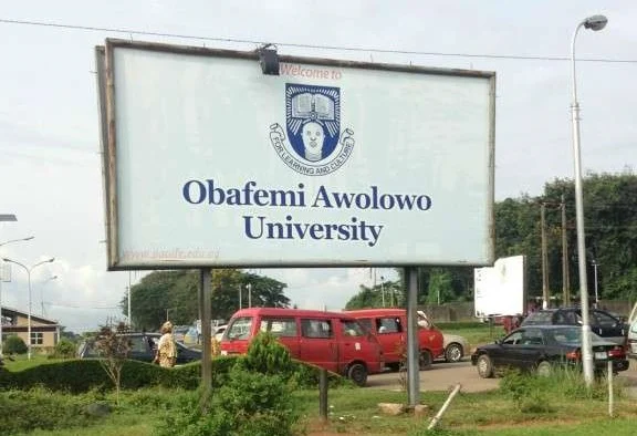 Angry OAU Students, Lock School Gate, Demand Reduction In Fees