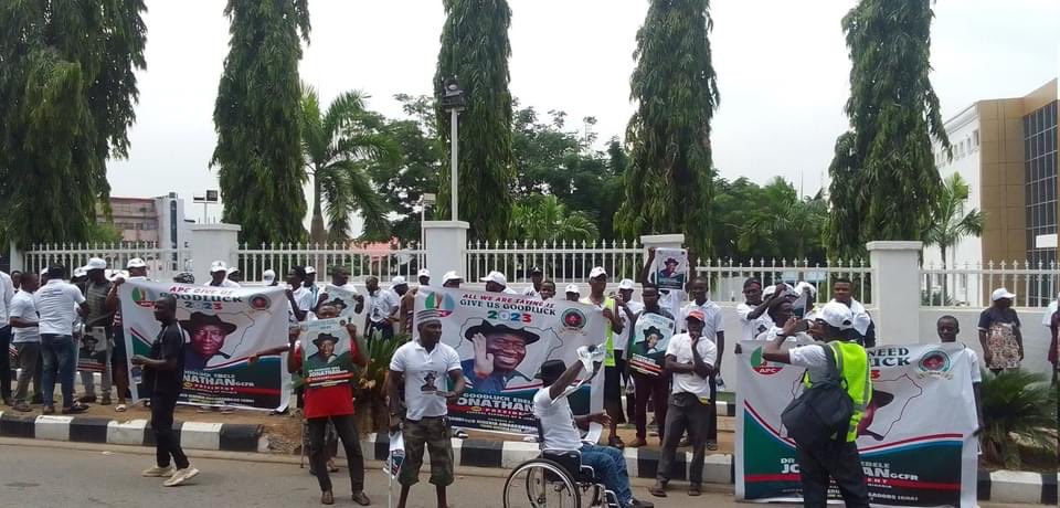 Protesters Storm APC National Secretariat, Demand Jonathan's Emergence As Consensus Candidate