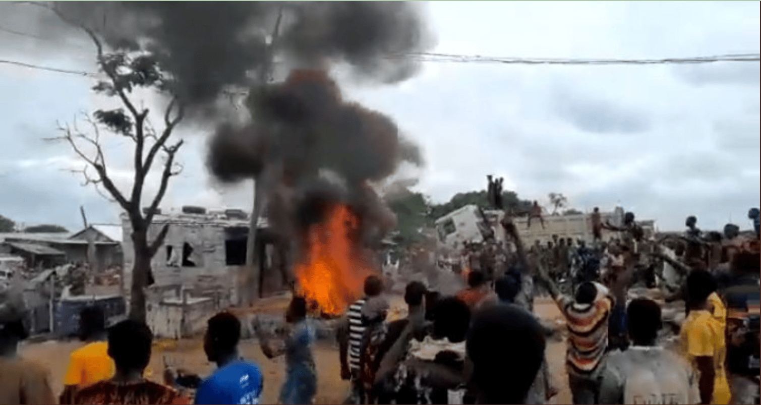 Nigerians React As Mob Kill, Burnt Man To Death Over Alleged Blasphemy In Lugbe, Abuja