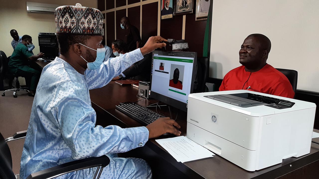2023: Nigerians React As INEC Ends Voter registration