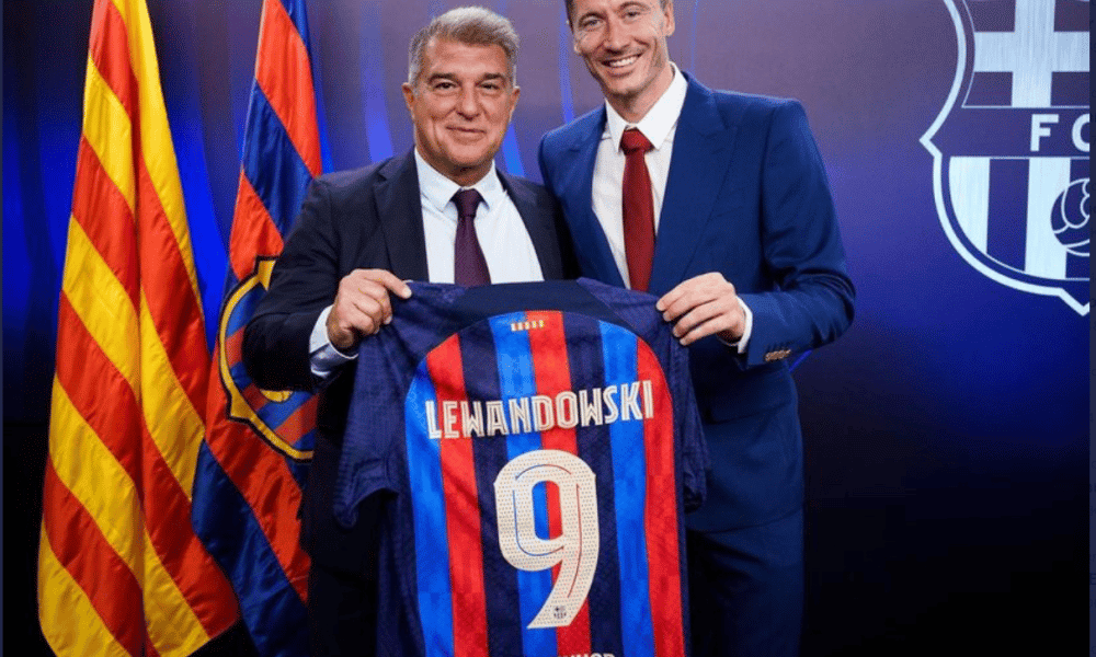 Barcelona Officially Unveil Lewandowski As New No. 9