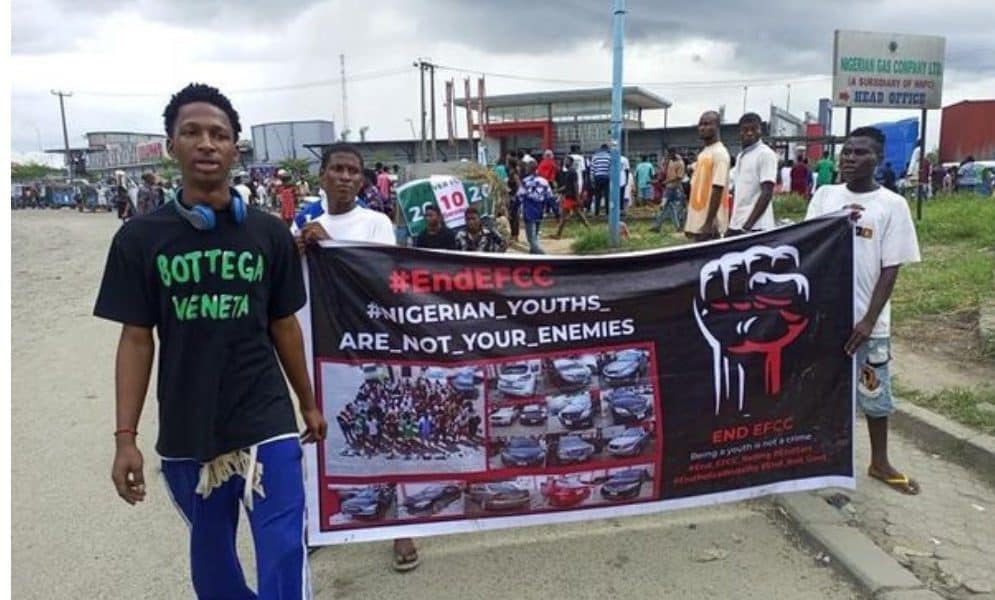 One shot dead as suspected internet fraudsters protest against EFCC in Delta