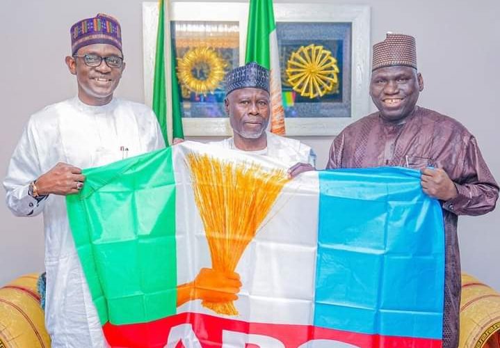 Another PDP Chieftain Dumps Party For APC In Yobe