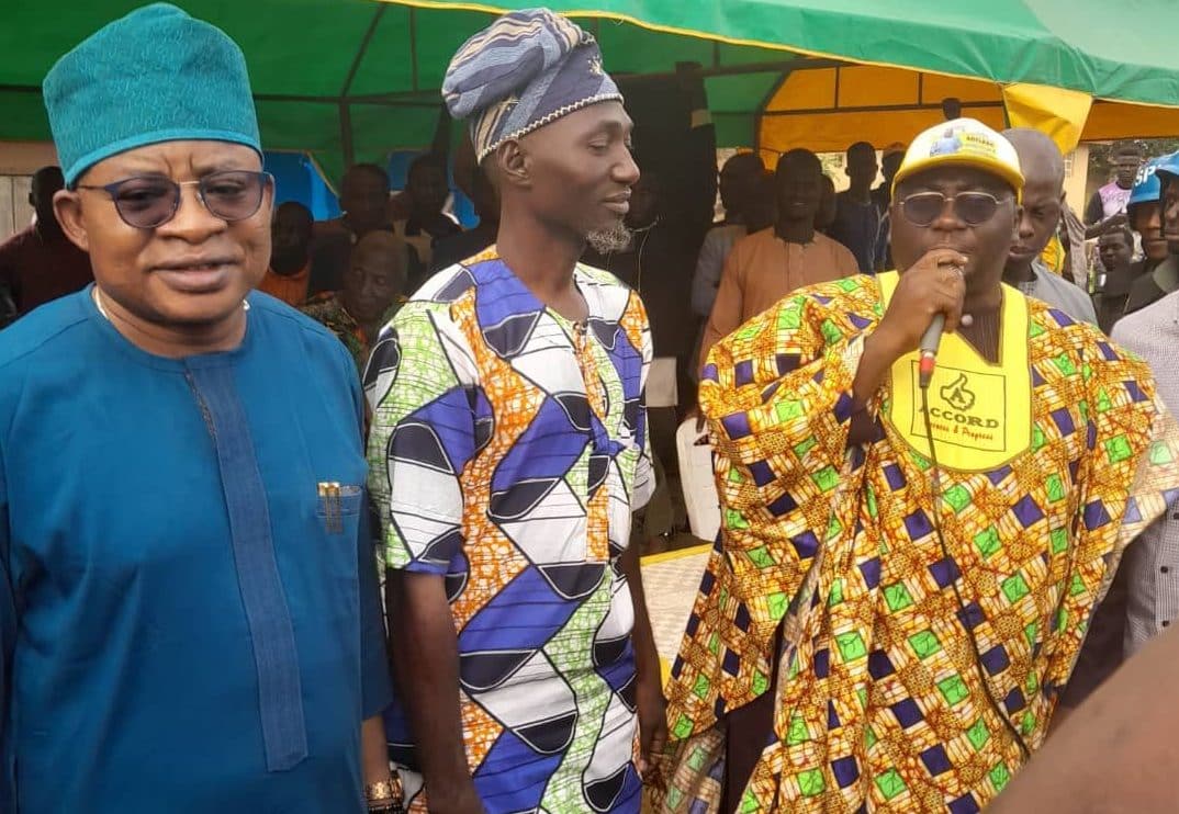 2023: Ex-LG Chairman, Others Dump PDP In Oyo - [Photos]