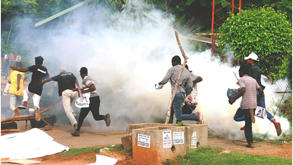 Angry Youths Set Monarch’s Palace Ablaze In Osun
