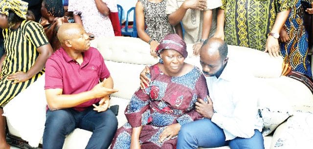 Lagos Commissioner Of Police Visits Bolanle Raheem's Residence [Photos]