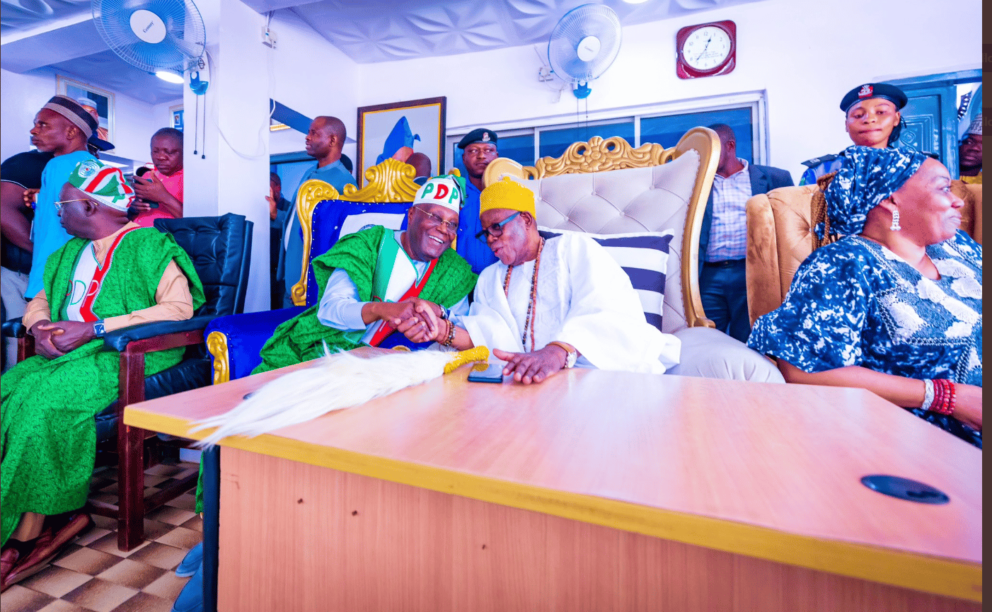 Atiku meets Oba in Ibadan