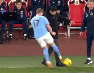 FA Investigating Objects Thrown At Kevin de Bruyne In Arsenal Vs City Match 