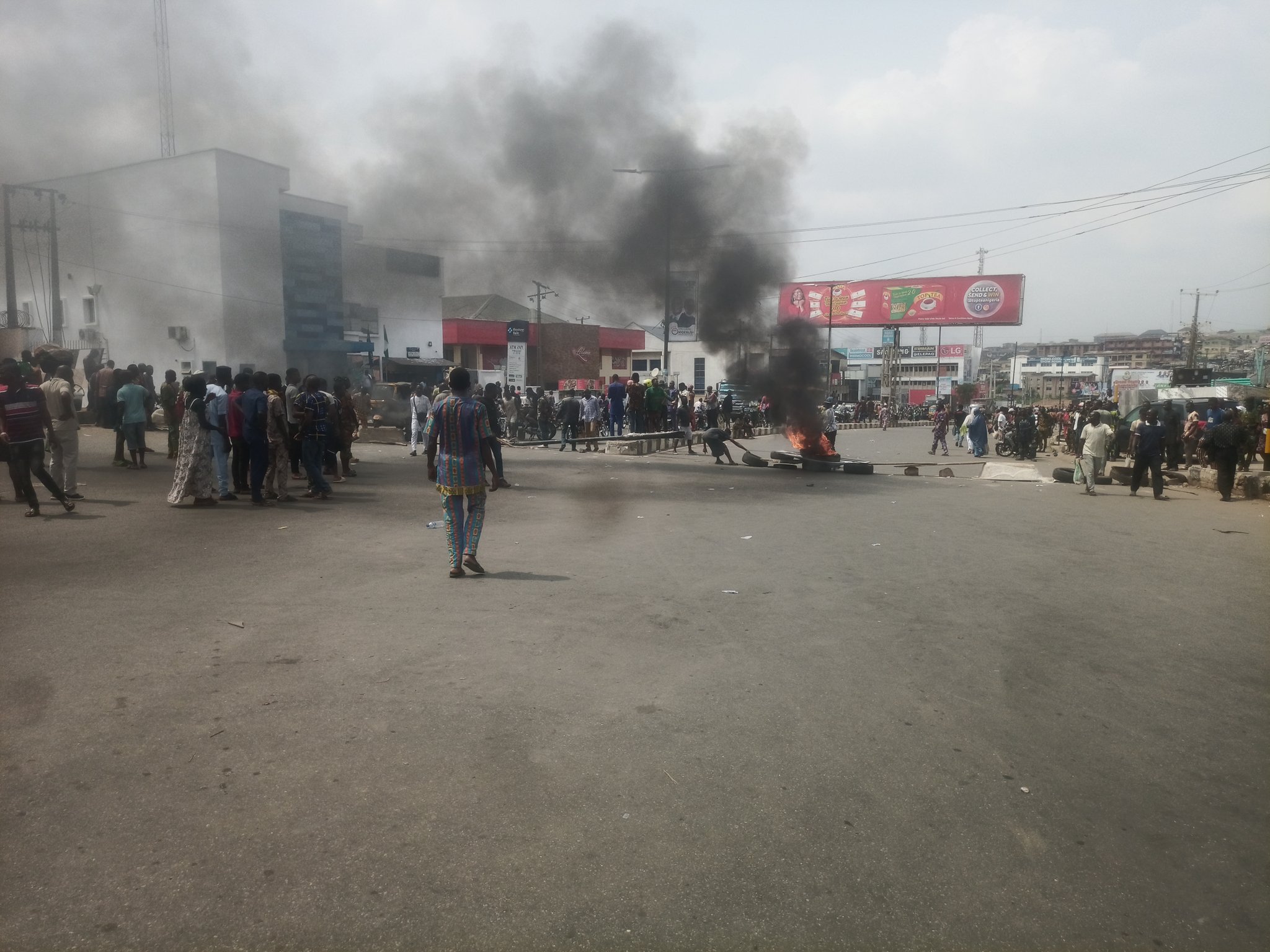 Naira/Fuel Scarcity: Massive Protest Rocks Ibadan, Oyo State (Videos And Photos)