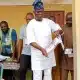 Makinde's Rival In Oyo, Teslim Folarin Casts His Vote, Displays Ballot Paper