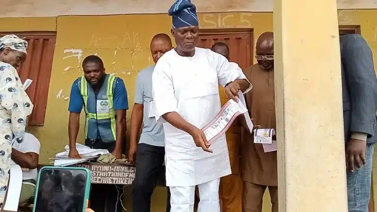 Makinde's Rival In Oyo, Teslim Folarin Casts His Vote, Displays Ballot Paper
